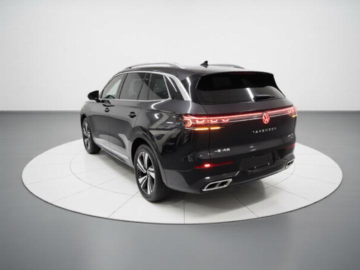 2024 380TSI AWD R-Line photo 4