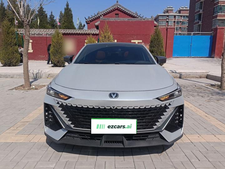 UNI-V 2022 1.5T Premium photo 2