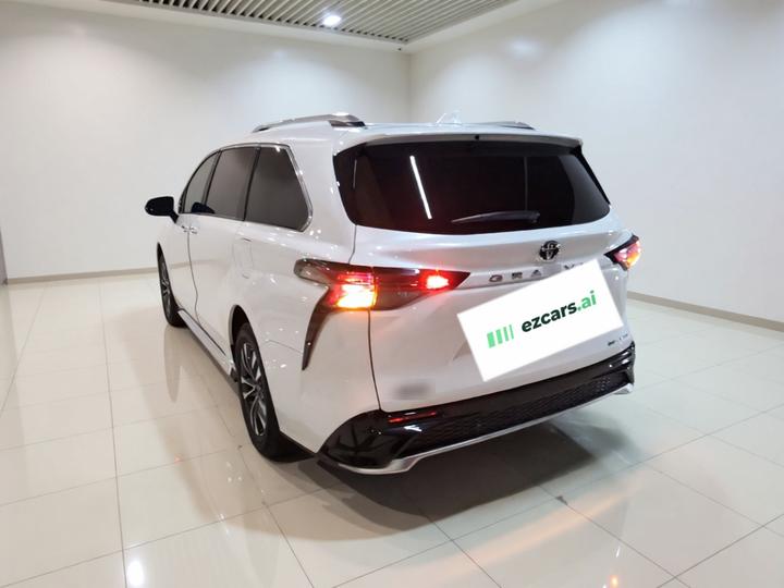 Granvia 2024 2.5L Hybrid Premium PLUS AWD photo 4