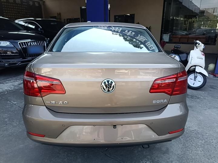 Bora 2015 1.6L AT Comfort photo 5