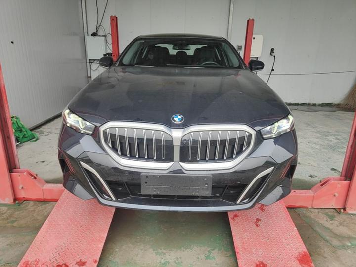 5 Series 2025 530Li Exclusive M Sport Package photo 2