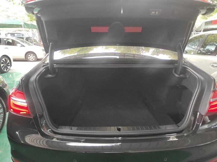 7 Series 2016 730Li Leading photo 8