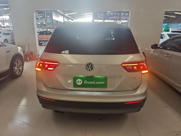 Tiguan L 2017 330TSI AT RWD photo 3