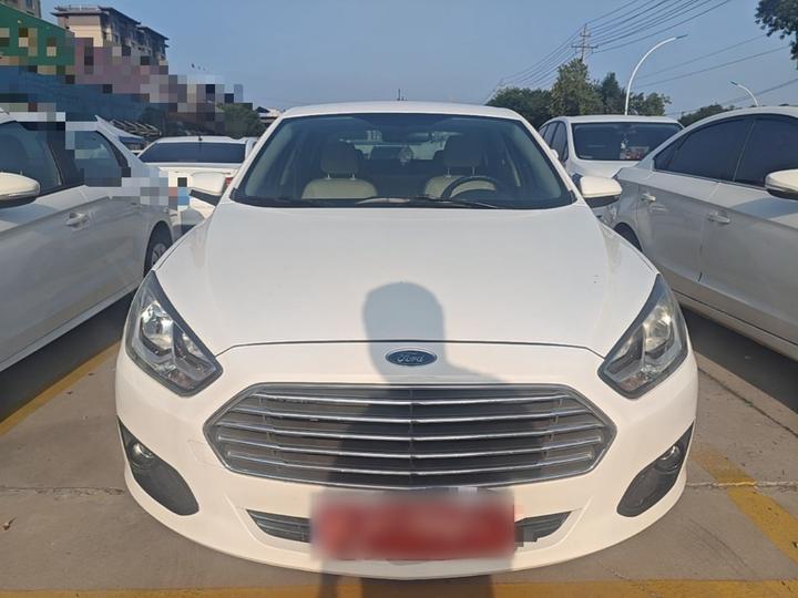 Escort 2017 1.5L MT Comfort photo 2