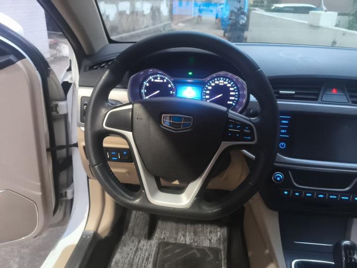 Emgrand 2017 Sedan 1.5L MT Luxury photo 7