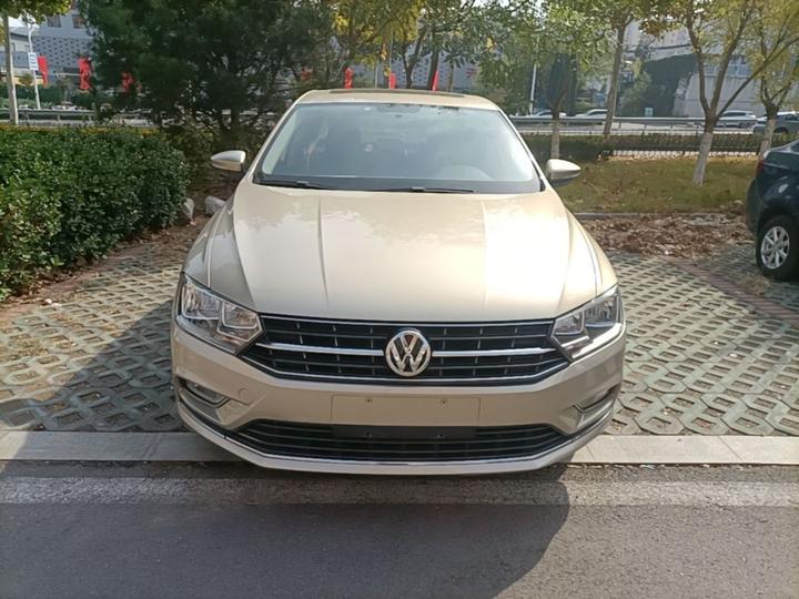 Bora 2016 1.6L AT Comfort photo 2