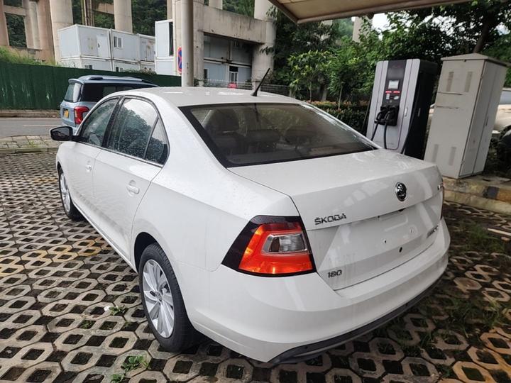 Rapid 2018 1.6L MT Comfort photo 4