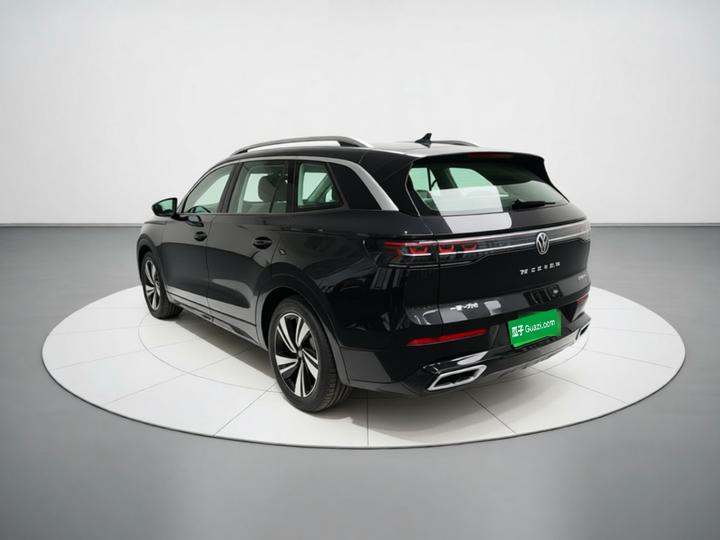 2023 380TSI AWD R-Line photo 4
