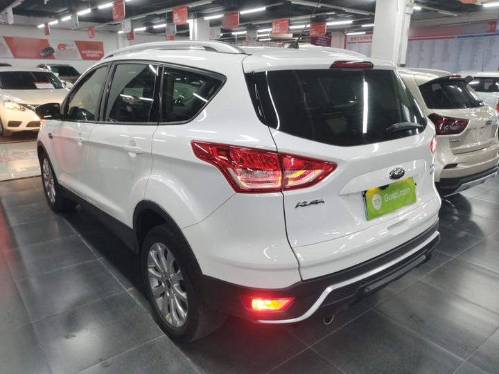 Kuga 2015 1.5L GTDi RWD Comfort photo 4
