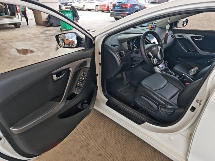 Elantra 2015 1.6L AT Leading photo 3