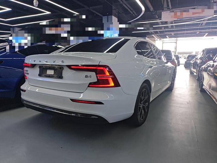 S60 2023 B4 Luxury photo 4