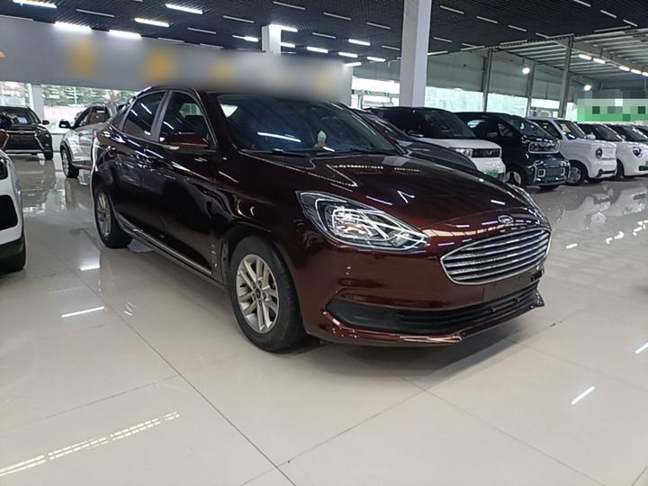 Escort 2019 1.5L MT photo 3