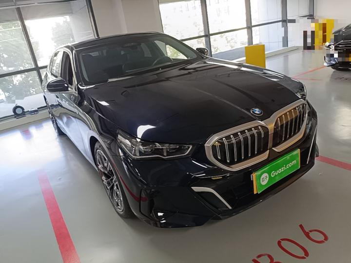 5 Series 2025 530Li Exclusive M Sport Package photo 3