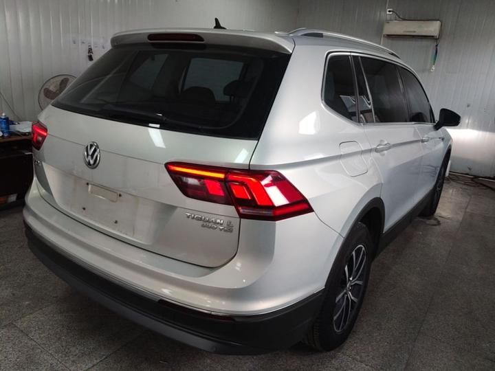 Tiguan L 2017 330TSI AT RWD Luxury photo 6