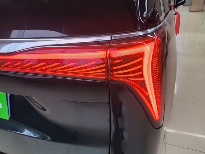 2023 2.0T 4-Seater photo 7