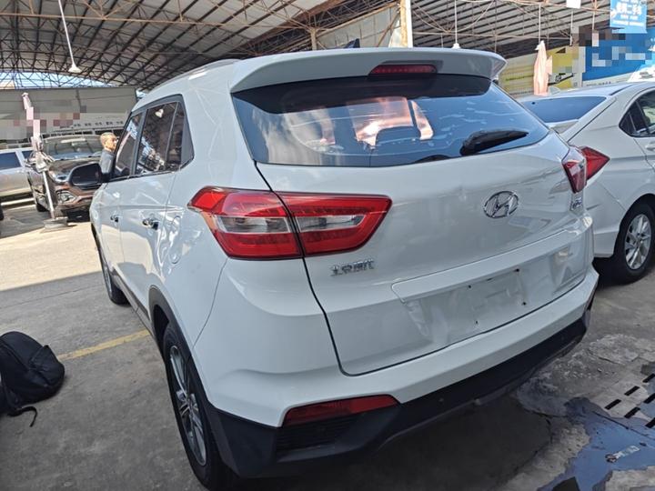 ix25 2015 1.6L AT RWD Premium DLX photo 4