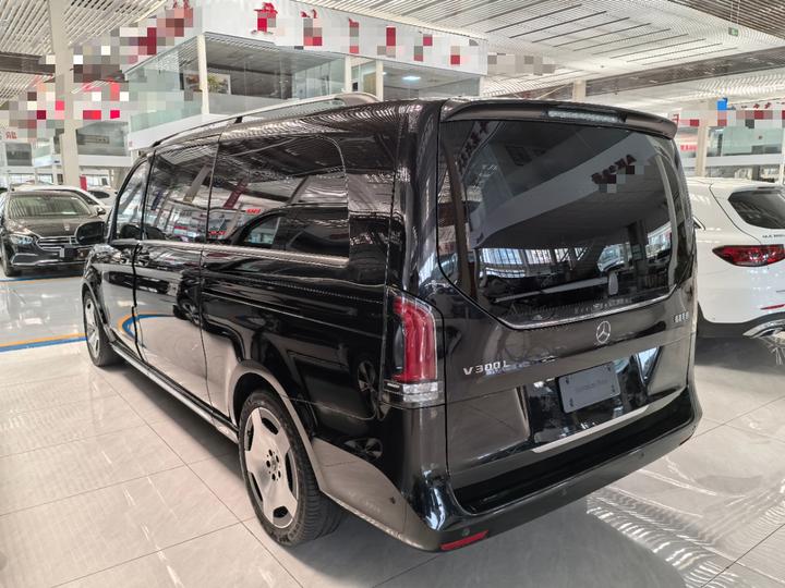 V-Class 2024 V 300 L Long Wheelbase Luxury photo 4
