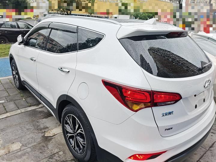 Santa Fe 2017 2.0T AT AWD Smart 7-Seater photo 4