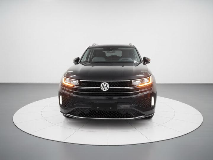 2024 380TSI AWD R-Line photo 2