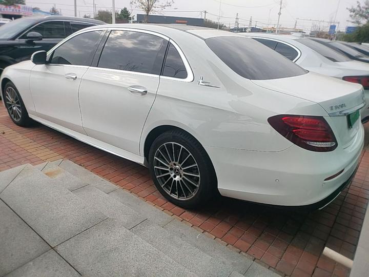 E-Class 2017 E 300 L Sport Luxury photo 4