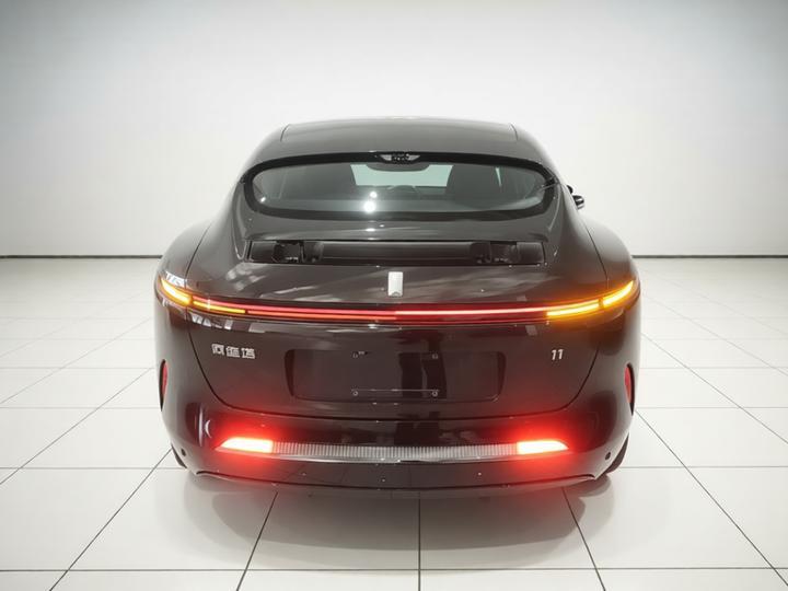 11 2023 90 AWD photo 5