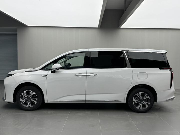 MAXUS Dajia 9 2025 Facelift Long Range Executive 7-Seater photo 2