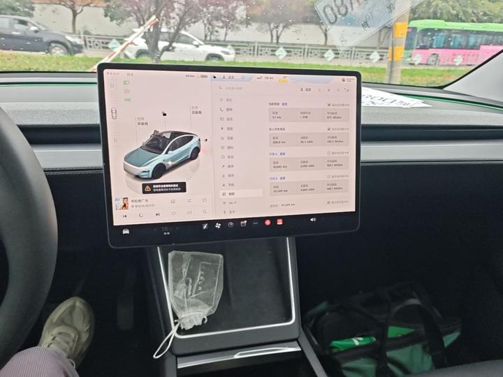 Model Y 2025 RWD photo 8
