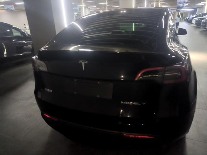 Model Y 2024 RWD photo 5