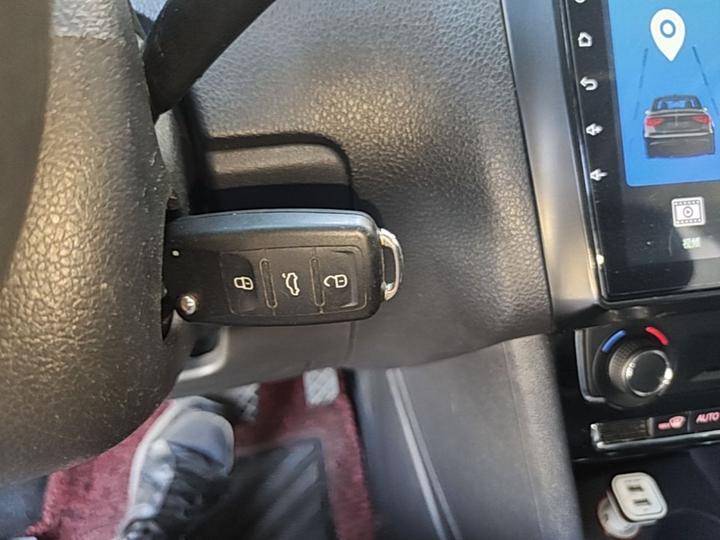 Polo 2016 1.6L AT Luxury photo 8