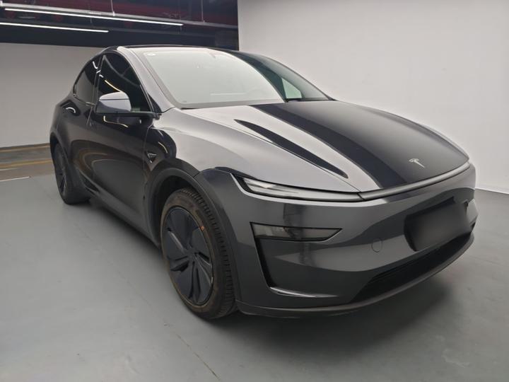 Model Y 2025 RWD photo 3
