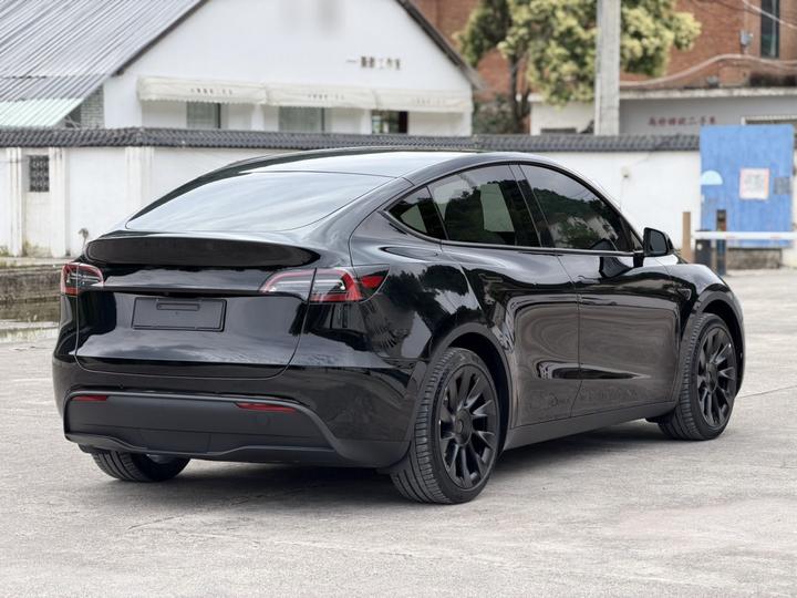 Model Y 2022 Facelift RWD photo 4