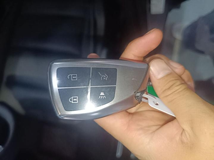 2024 Envision Plus 28T RWD Exclusive photo 8