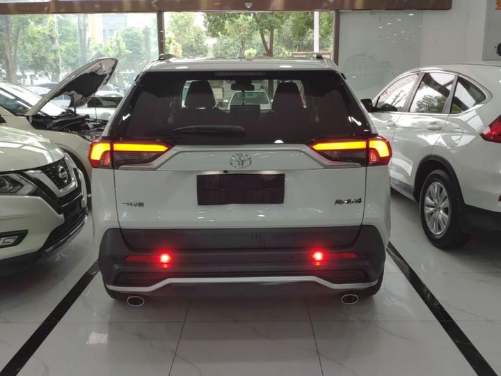 RAV4 2020 2.0L CVT RWD Premium photo 5