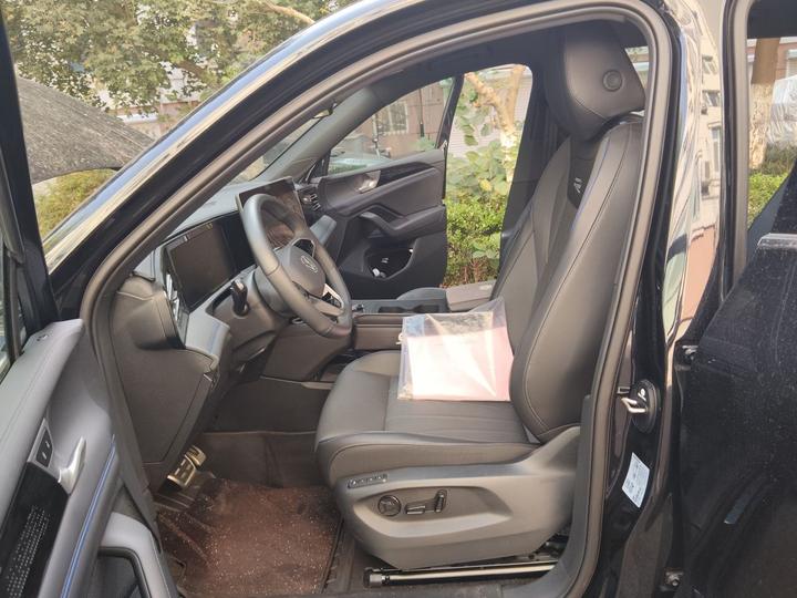 Tiguan L 2025 PRO 380TSI RWD R-Line photo 7