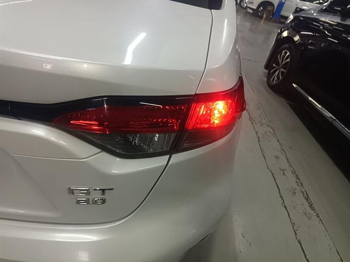 2021 2.0L Premium photo 7