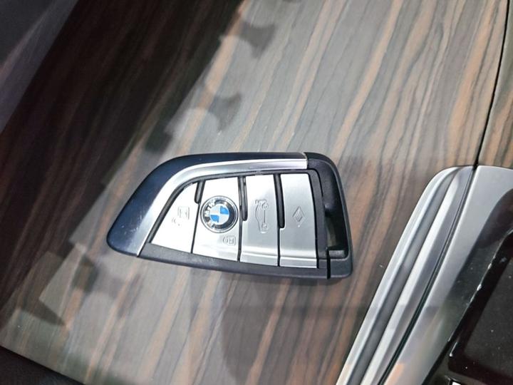 5 Series 2023 530Li Leading Luxury photo 8