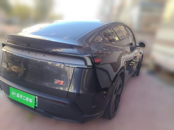 Model Y 2025 RWD Launch Edition photo 6