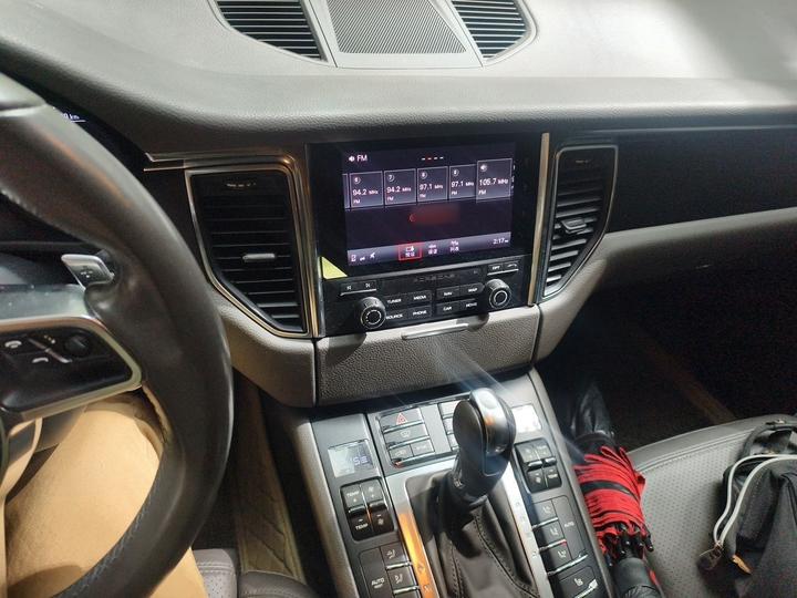 2017 Macan 2.0T photo 5
