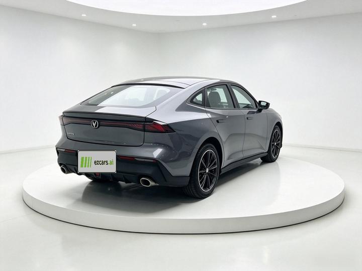 UNI-V 2023 1.5T Premium photo 5