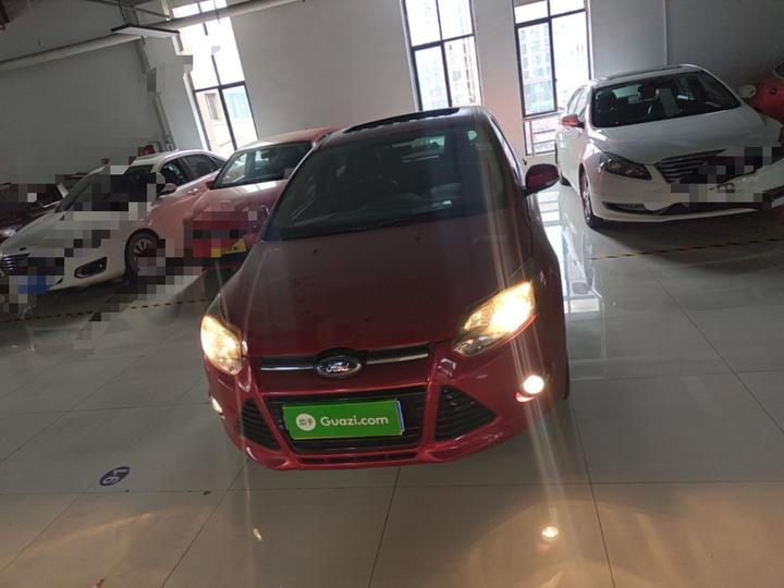 Focus 2012 Hatchback 2.0L AT Luxury Sport photo 2