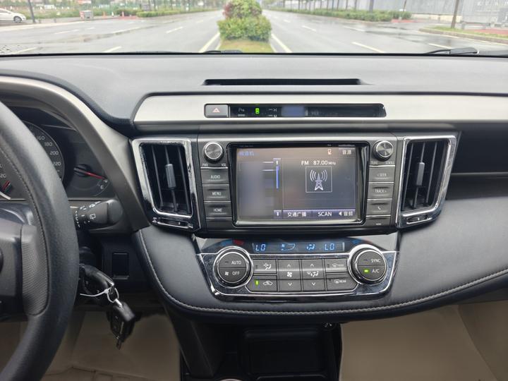 RAV4 2015 2.0L CVT RWD photo 5