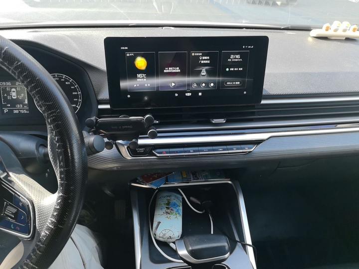 Emgrand 2022 4 1.5L CVT Elite photo 5