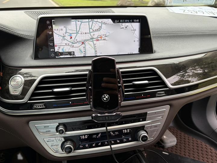7 Series 2017 740Li Leading photo 5