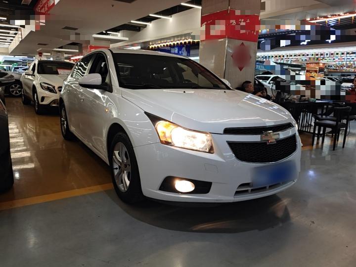 2013 Hatchback 1.6L AT Luxury photo 3