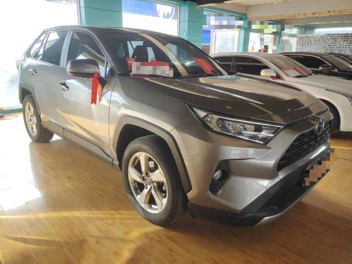RAV4 2022 2.0L CVT RWD Plus photo 3