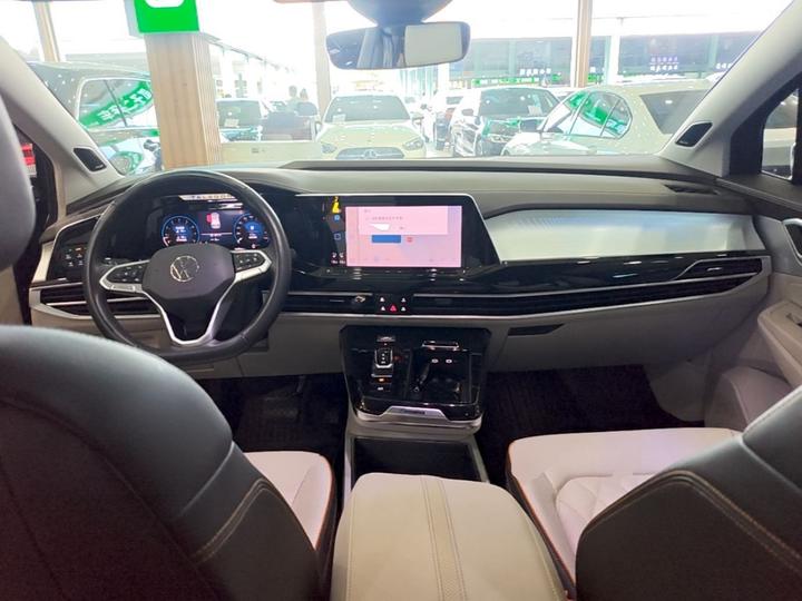 2021 530TSI AWD Flagship Pro photo 5
