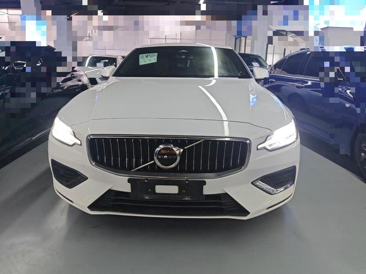 S60 2023 B4 Luxury photo 2