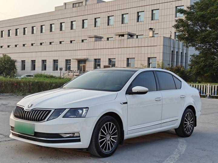Octavia 2018 TSI230 DSG Luxury