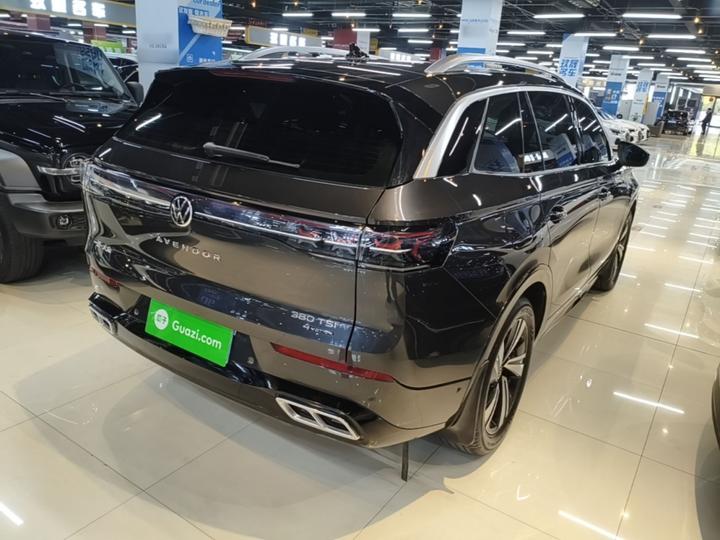2024 380TSI AWD R-Line photo 4