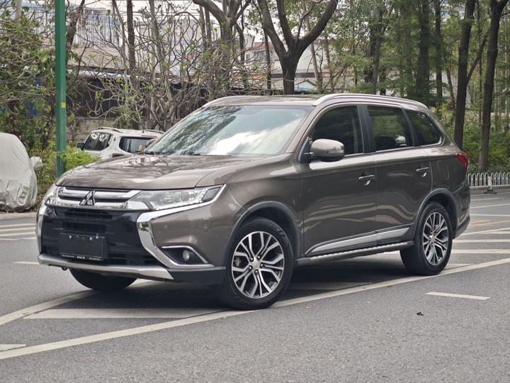 Outlander 2018 2.0L RWD Honor 5-Seater